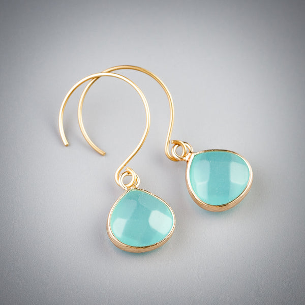 Elegant drop earrings with chalcedony crystals