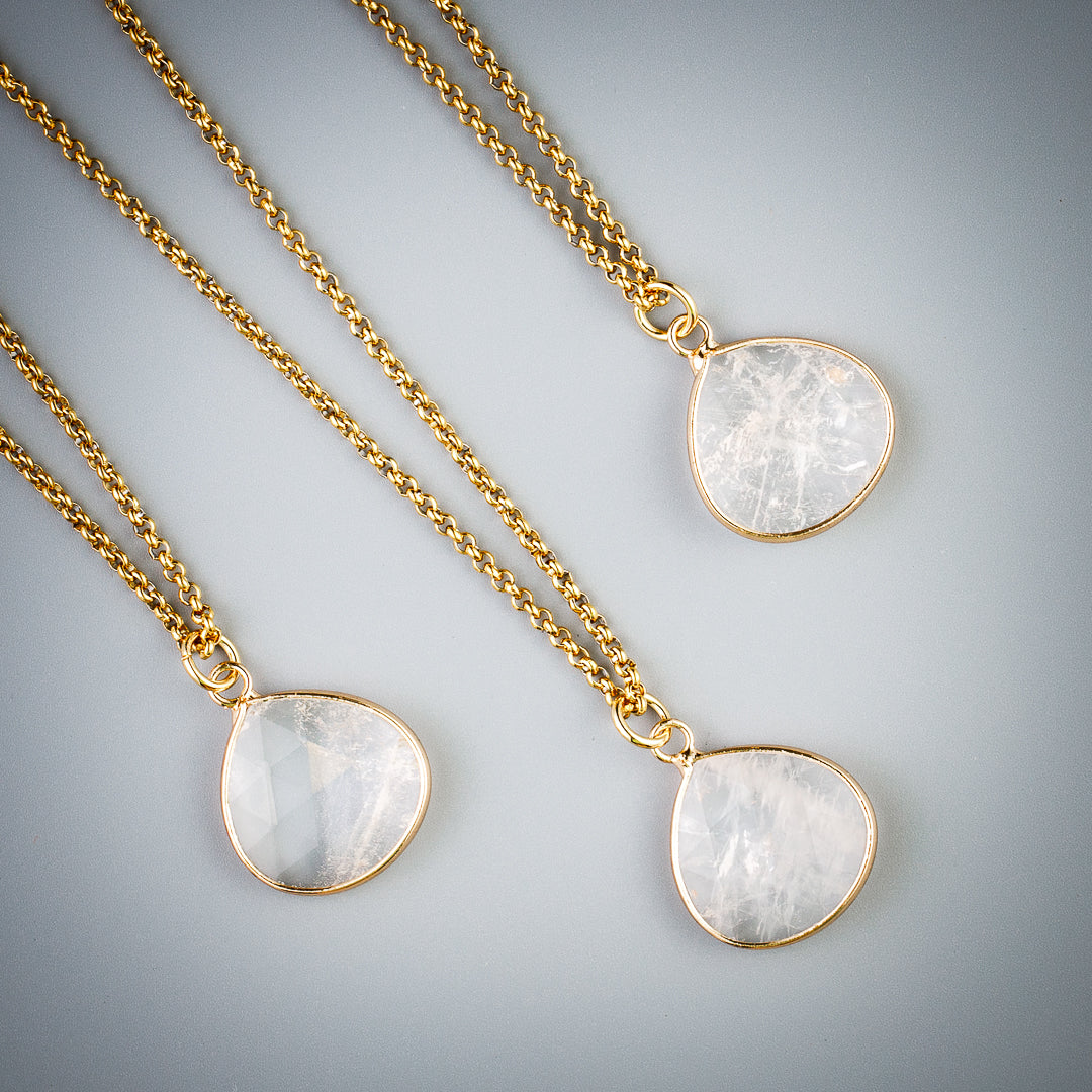 Fashion drop pendant necklace with clear quartz crystal