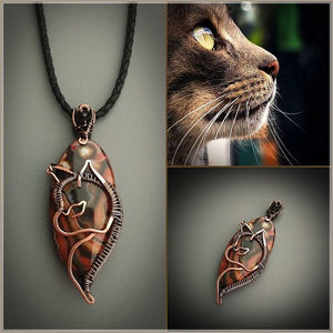 Handmade agate cat necklace. Unique stone jewelry